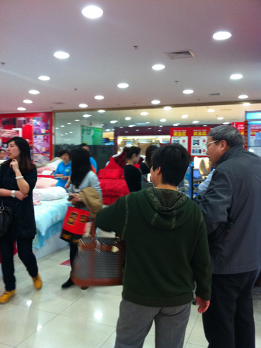 凱盛床品大放價滿額更送iphone4S!