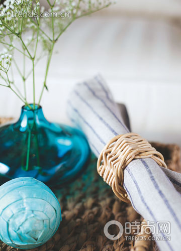 ��ˬ���{ɫ�۞��Շ����b