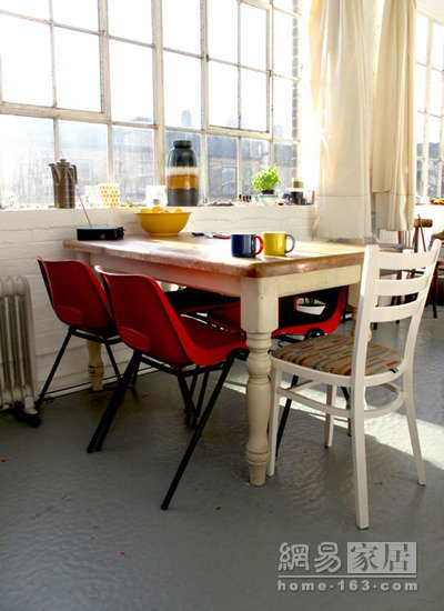 多彩藏品打造英倫風居室