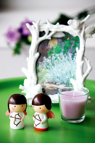 ��ɫ�{���������