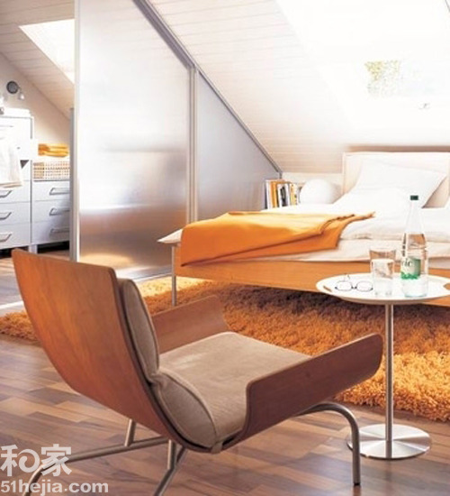 7���ɫ�����e��Ͷ���g���żҾ�