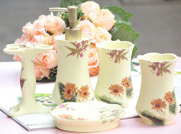 �Ҿ���Ʒ15�����֬�lԡ�׼�