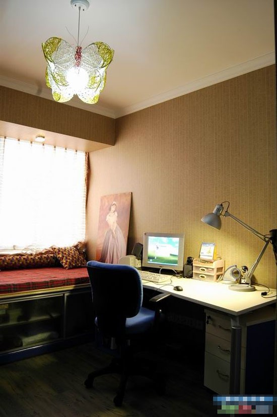 �@�G�{ɫ�L���F�����s���b�˼�