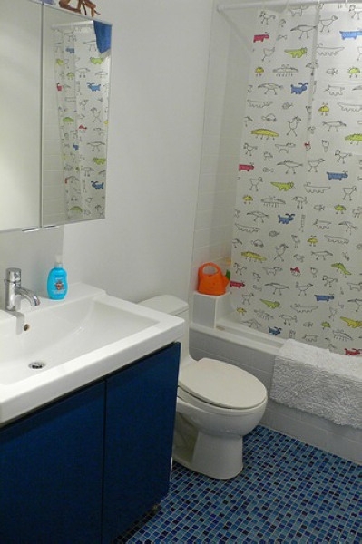 ׌ͯ�����ɫ��13����ͯ���}ԡ��