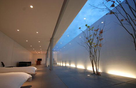 狹長空間日本沖繩縣極簡主義住宅