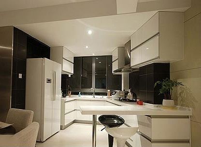 ��ɫ�ӻ�ɫ��ɫײ���r�мҾ��b��