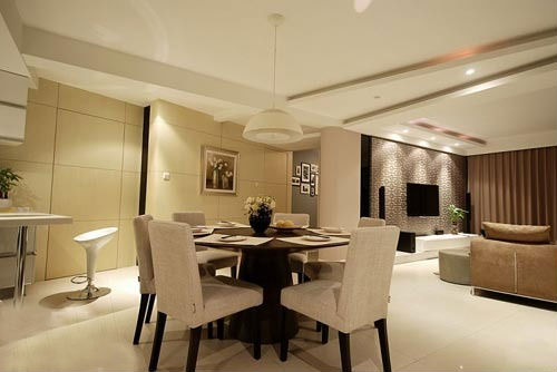 ��ɫ�ӻ�ɫ��ɫײ���r�мҾ��b��