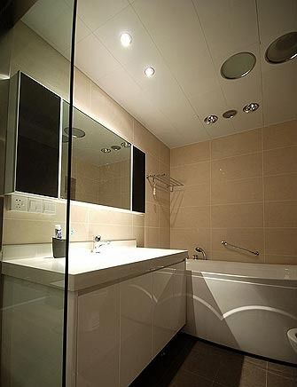 ��ɫ�ӻ�ɫ��ɫײ���r�мҾ��b��