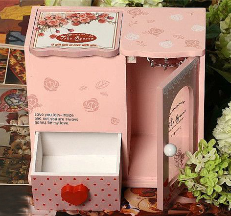 ��׃ɫ���ռ{�мҾ�����С����