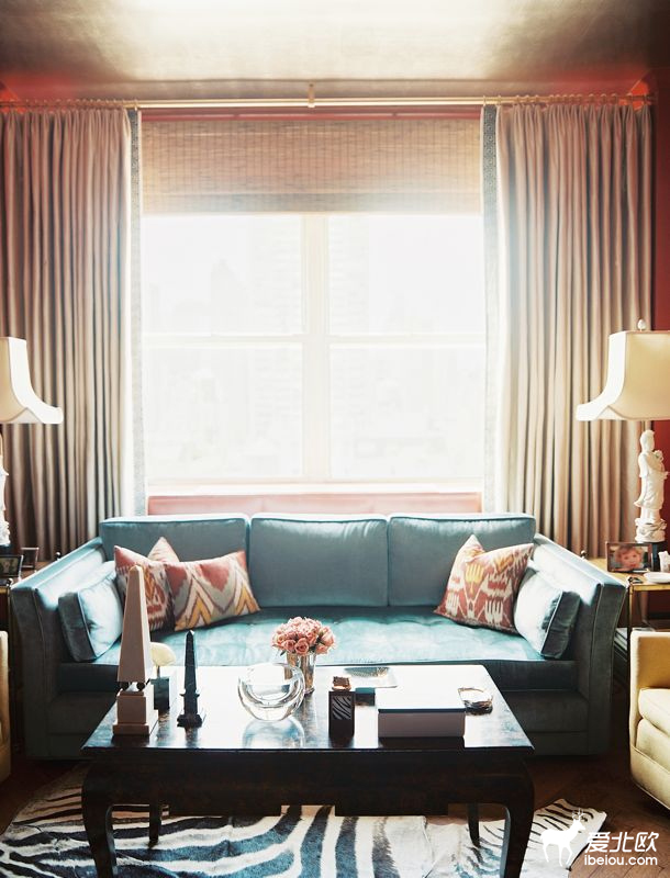 ���(��i)ɫ���e(cu��)�y���µĎ׺Εr(sh��)�м�