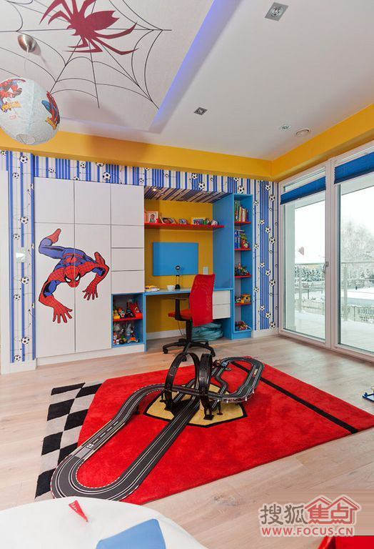 ɫ�����G��Ԣ�r�и���֮��