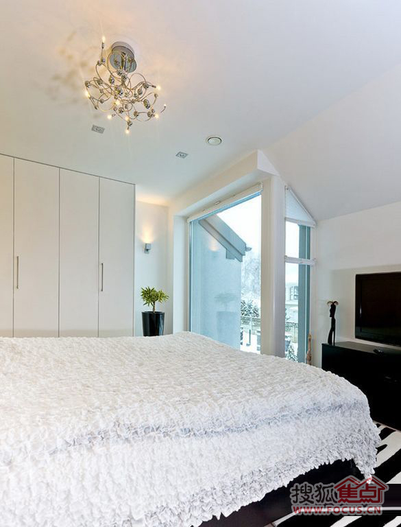 ɫ�����G��Ԣ�r�и���֮��