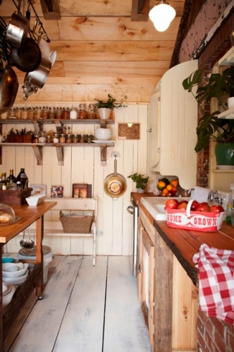 回歸平靜的村莊生活老式原木家居