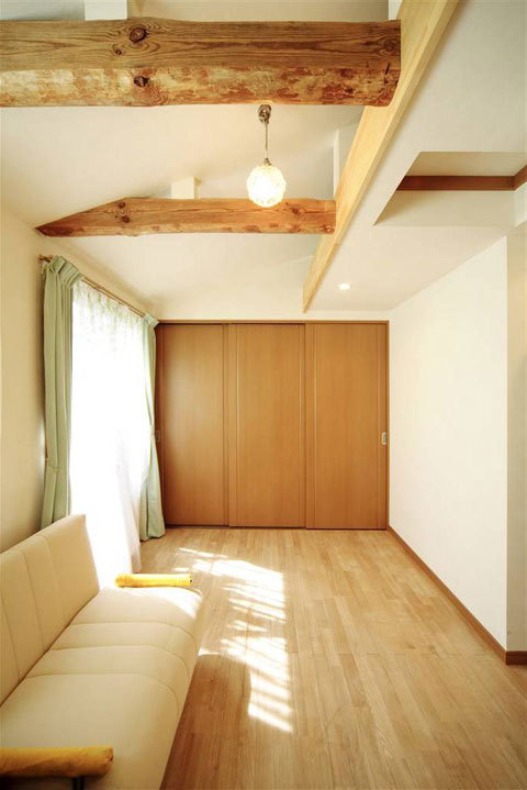 �ձ����D��ůɫ�{��լ