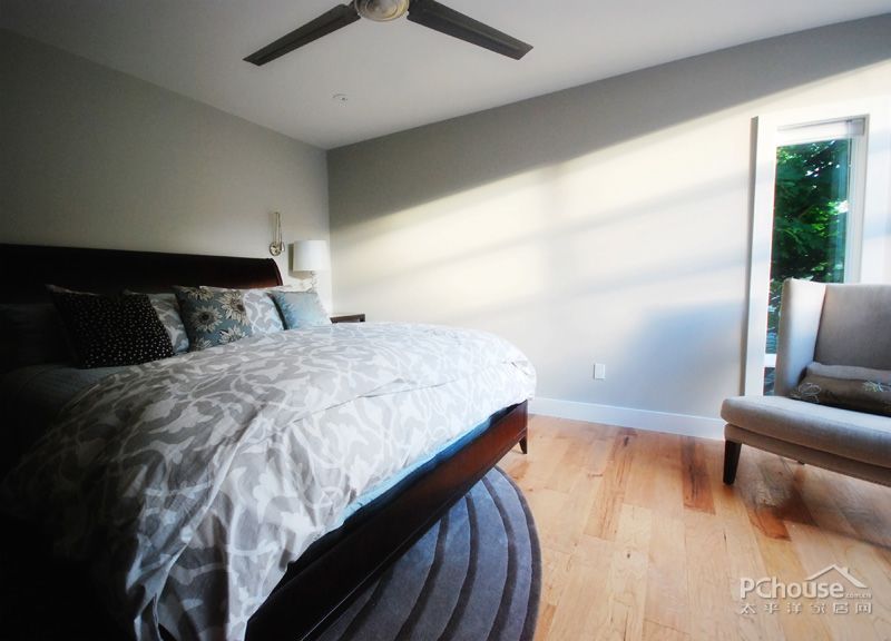 ��ůɫ����ײ80�������Ԣ