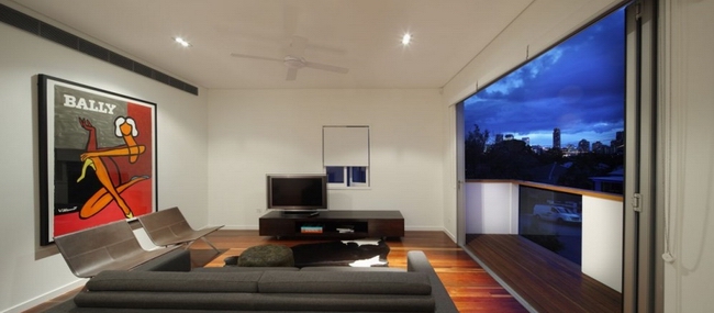 �Ĵ�����105VHouse