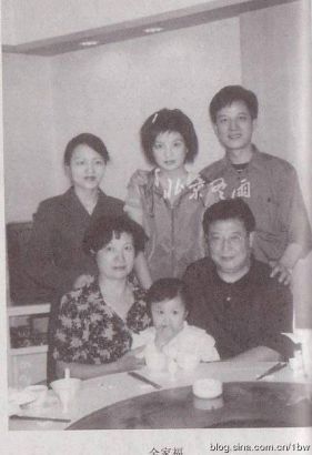 趙薇青澀童年照曝光