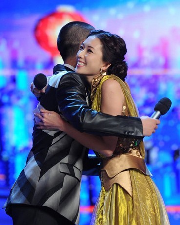 林志玲錄北京臺春晚與曹云金搭檔