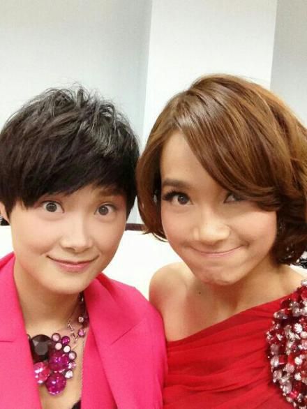 李宇春朱丹搞怪瞪眼比大小