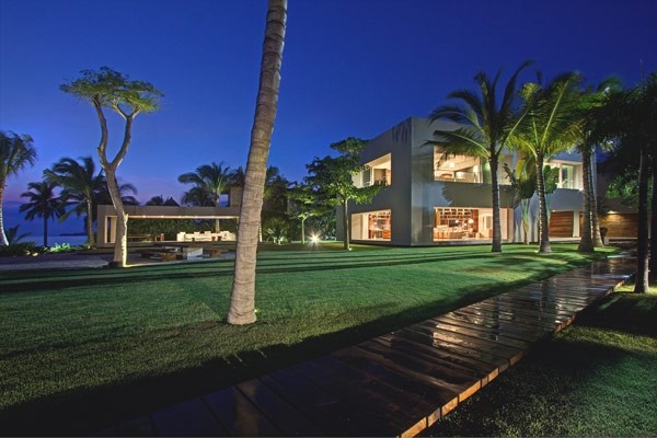 墨西哥現代別墅引領小島般生活