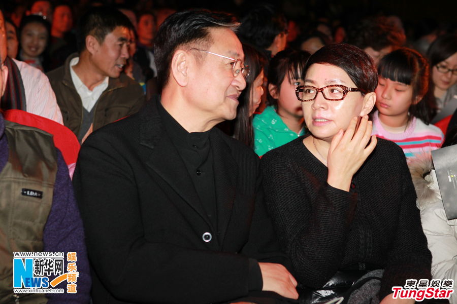 鄧婕攜愛女捧場成方圓個唱