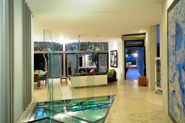 墨西哥樹林環(huán)繞中的優(yōu)雅住宅