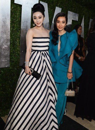 雙冰合影引口水戰:誰把自己改白了