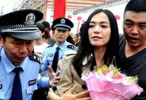 �R���P�I(l��ng)�10��Ů�Ǳ��S���(ch��ng)PK