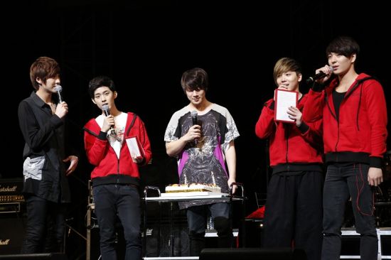 FTISLAND�|��Ҋ�����Ļ�����k�޵�Ѳ��