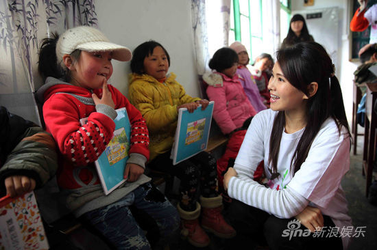 伊能靜投身公益帶領孩子們讀書