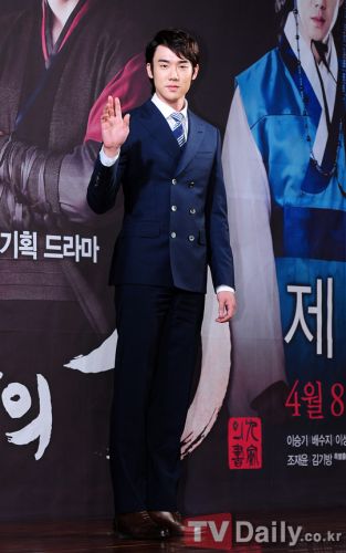 ���ż�֮��(sh��)���e�аl(f��)����(hu��)������Ů�b����