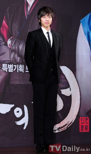 ���ż�֮��(sh��)���e�аl(f��)����(hu��)������Ů�b����