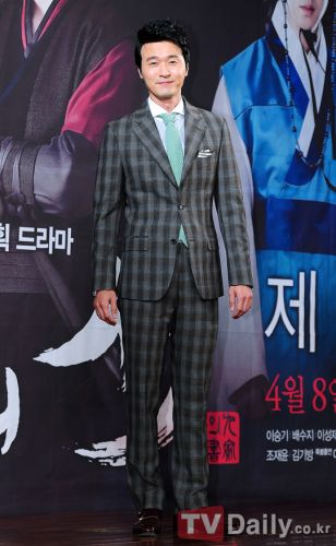 ���ż�֮��(sh��)���e�аl(f��)����(hu��)������Ů�b����