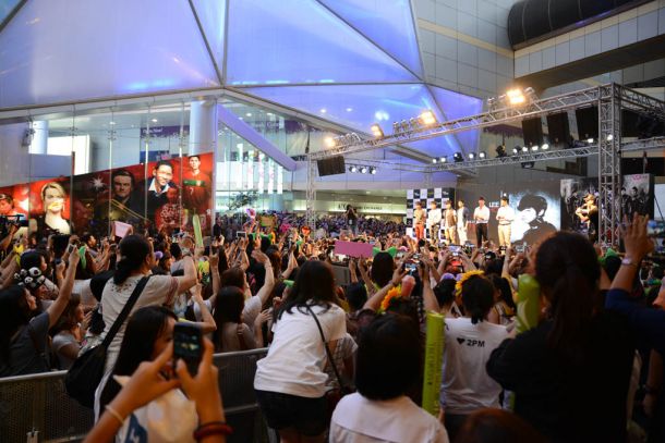 2PM�Y��̩���ݳ�������Ѳ�������xĻ