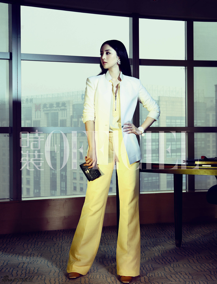 董璇拍《時(shí)裝》大片變身時(shí)髦OL