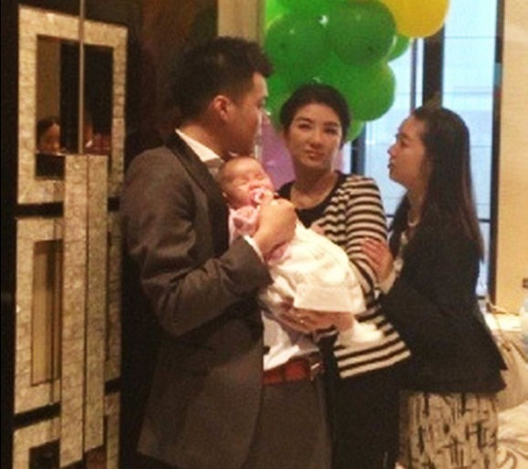 黃奕女兒“百日宴”內場圖曝光