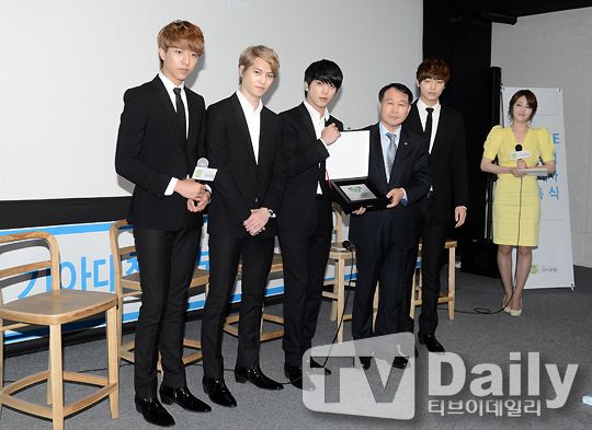 CNBLUE�����I��ͯ������ʹ