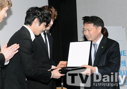 CNBLUE�����I��ͯ������ʹ