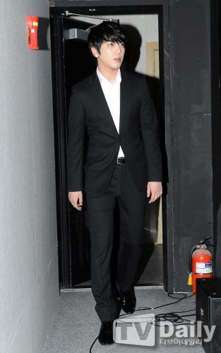 CNBLUE�����I��ͯ������ʹ