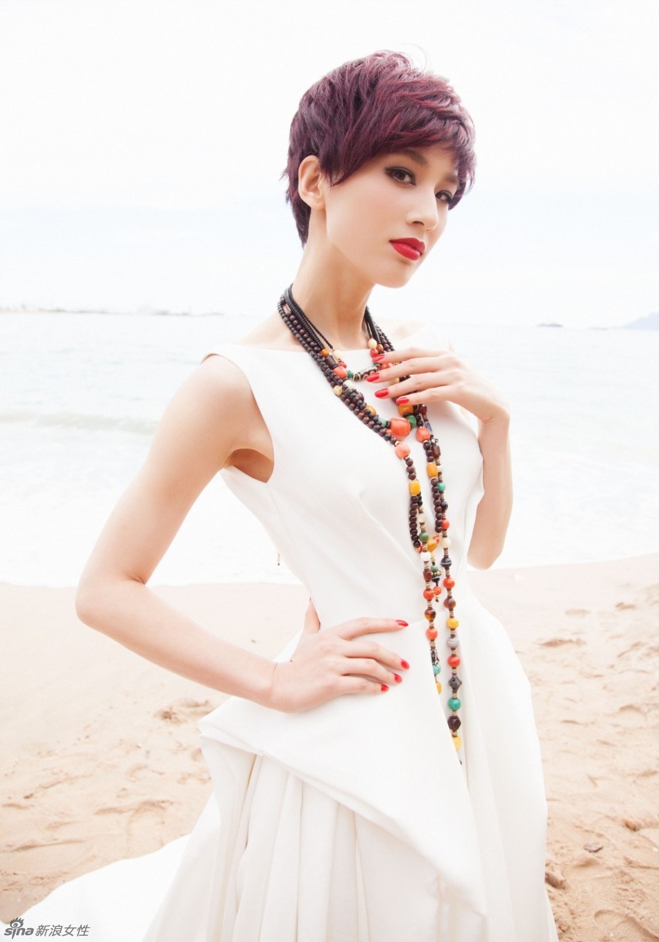 黃圣依戛納拍海灘時尚大片