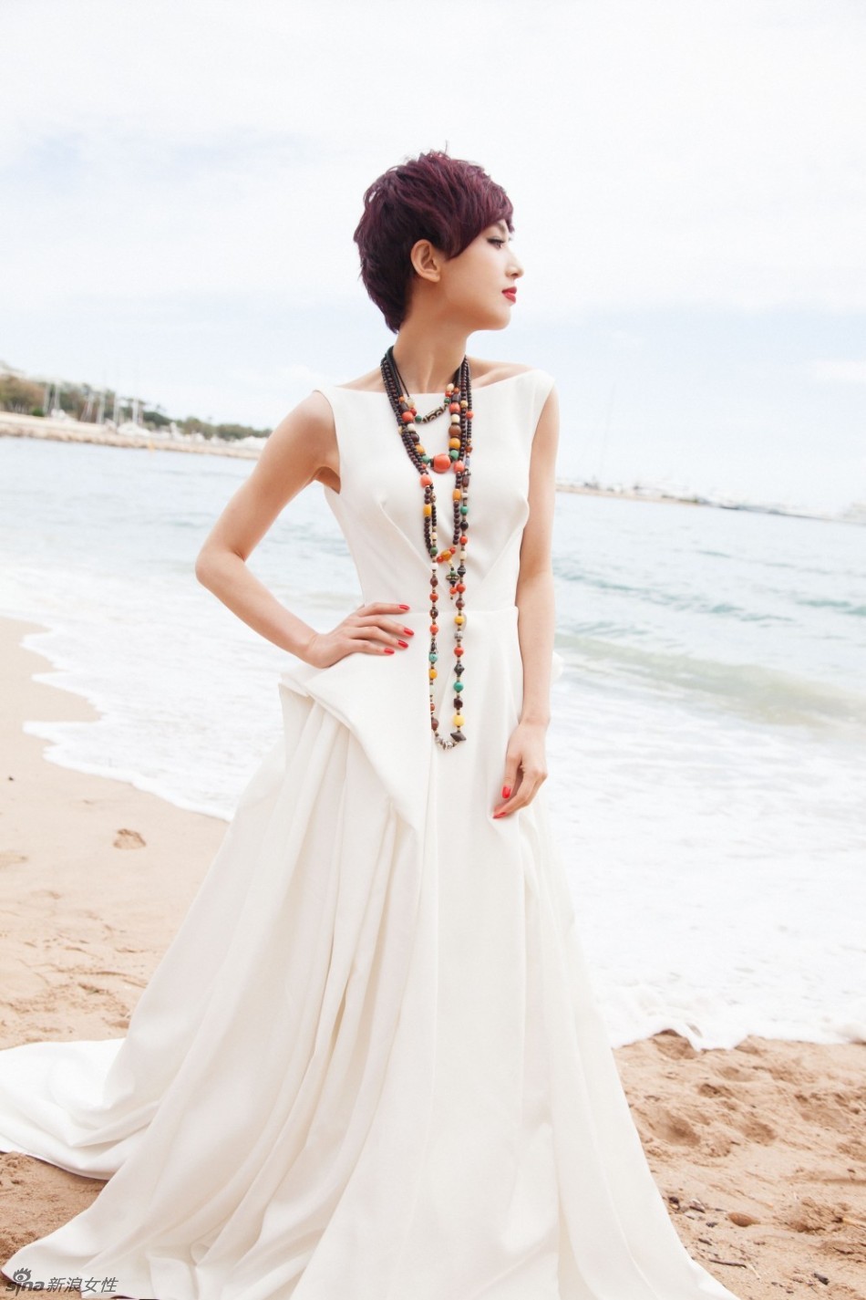 黃圣依戛納拍海灘時尚大片