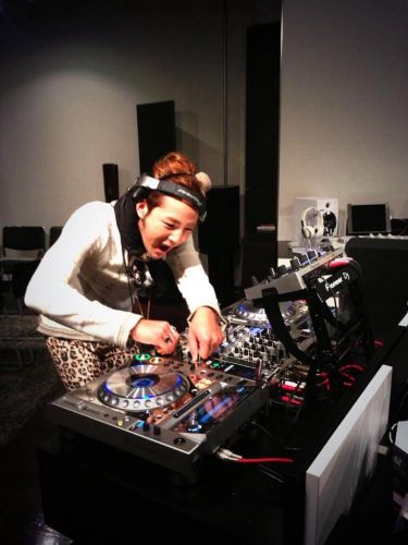 �����T��DJ���yѝ��������@��