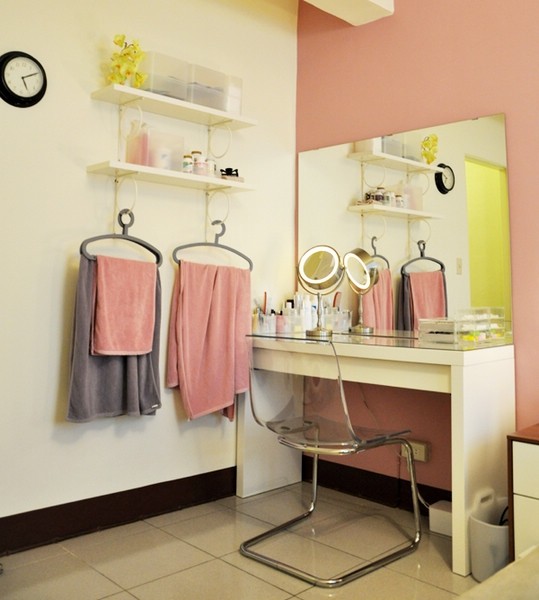 �������ռ{���۸C