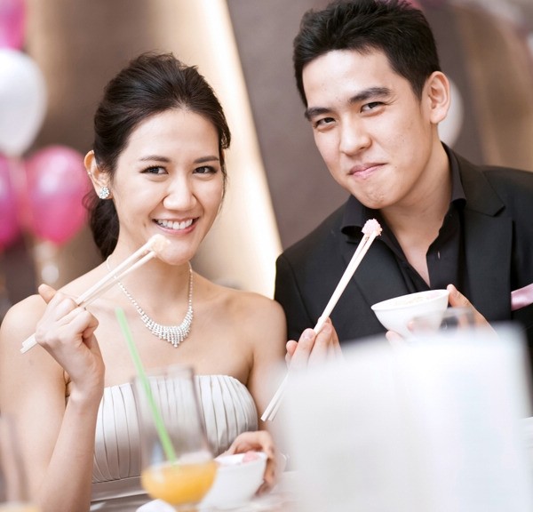 �������ռ{���۸C