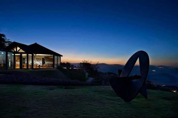 巴西山中宮殿般的私人別墅