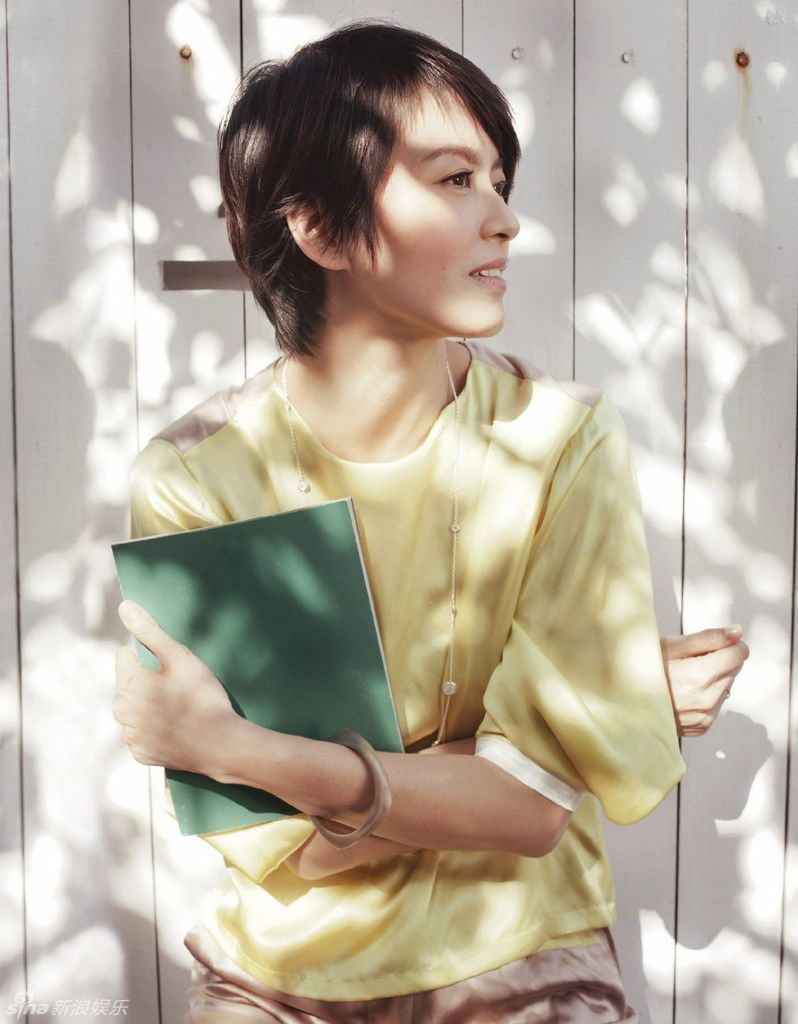 梁詠琪清新雜志封面曾因愛(ài)遍體鱗傷