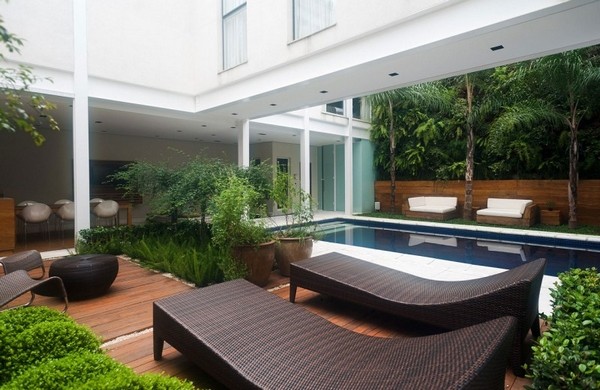 �e�ж���İ������Aסլ