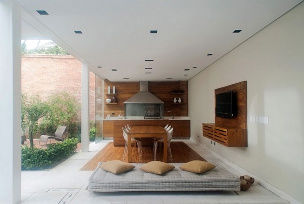 �e�ж���İ������Aסլ