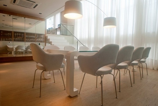 �e�ж���İ������Aסլ