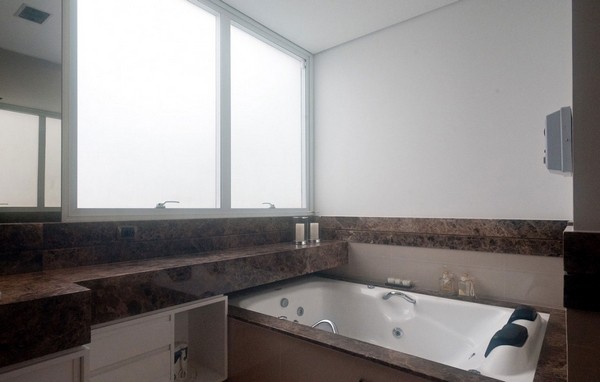 �e�ж���İ������Aסլ